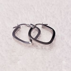 10k white gold square hoop earring
